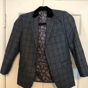 Boys Size 8 Sleek, Handsome Suit Jacket so the paisley inside design